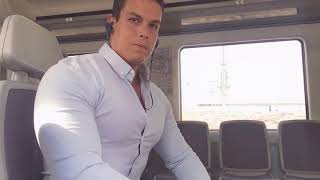 Flexing biceps chest in the train Pecs bouncing [upl. by Paddie]