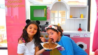 Masal and Öykü Black Noodle  Funny Kids [upl. by Dudden]