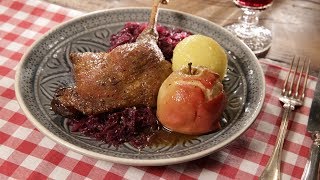 Knusprige Gänsekeulen mit Bratäpfeln [upl. by Ermin930]