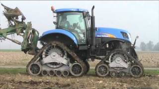 new holland T7060 cingoli in gomma  track in plowing [upl. by Aronid40]