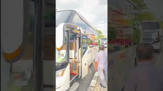 bus sinar jaya Suites class apa eksekutif mewah serasi di Jalan [upl. by Lemar415]