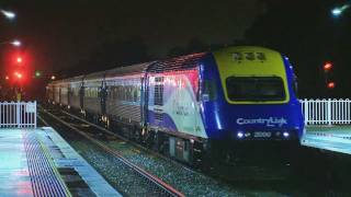 NSW Trains  Countrylink XPT Sydney to Brisbane service at Maitland station  PoathTV Trains [upl. by Dwan]