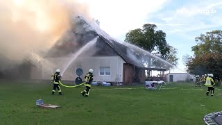 Hausbrand in Weyhe  mehrere Feuerwehrleute verletzt [upl. by Gnoh]