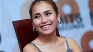 Ayu Ting Ting Ngangkang Saat Live Dalamannya Kelihatan [upl. by Glyn]