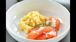 De Gastentafel  Gerookte zalm met roerei [upl. by Aztilay]