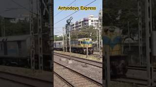 Antyodaya Express with BAMY WDS6AD shunter at Bhayander [upl. by Schroeder663]