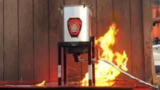 How to Safely Deep Fry Your Thanksgiving Turkey [upl. by Mariande]