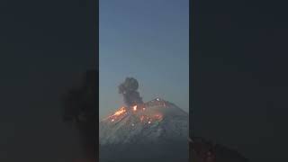 Volcán Popocatépetl hace erupción [upl. by Combe361]